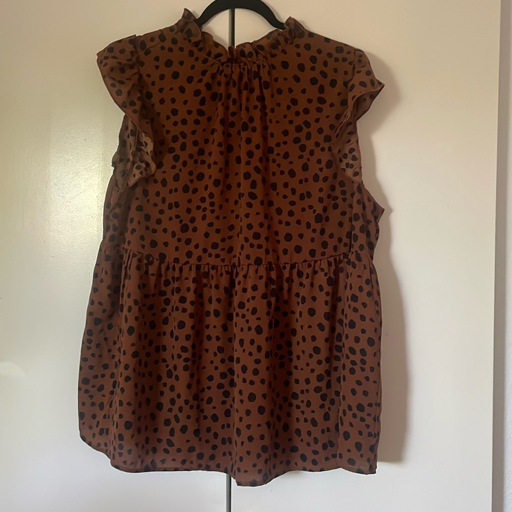 Emery Rose 1XL sleeveless, black, brown blouse with empire waste. So flattering!